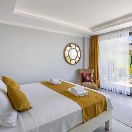 Doga Icerisinde Lueks Rose Kaş
