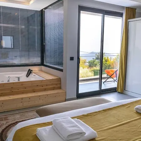 Doga Icerisinde Lueks Rose Vila Kaş