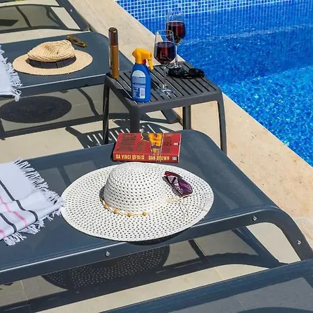 Doga Icerisinde Lueks Rose Vila Kaş