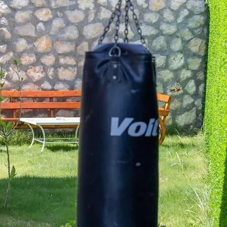 Doga Icerisinde Lueks Rose Vilă