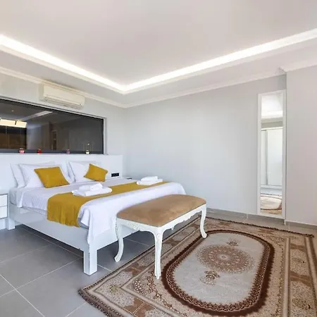 Doga Icerisinde Lueks Rose Vila Kaş