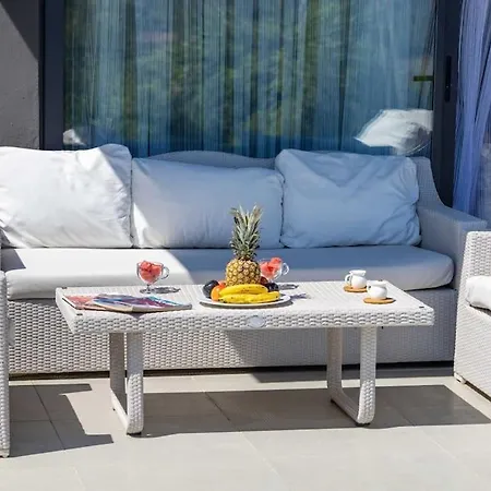 Doga Icerisinde Lueks Rose Vilă *